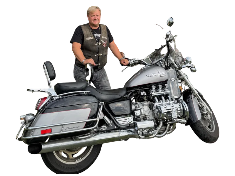 Kikin (#35858) u své Hondy Valkyrie