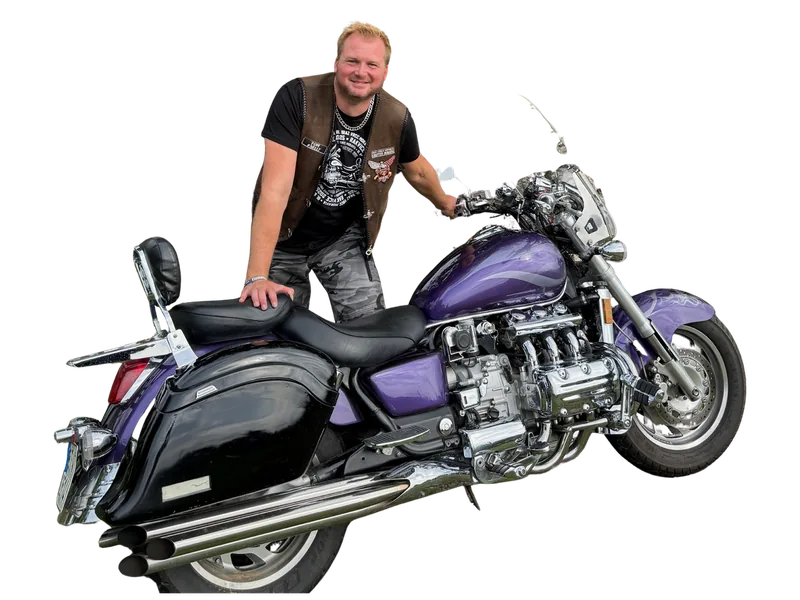 Tom (#38117) u své Hondy Valkyrie
